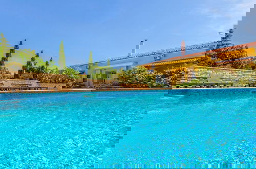 Photo 27 - Modern Apartment in Pula With Swimming Pool