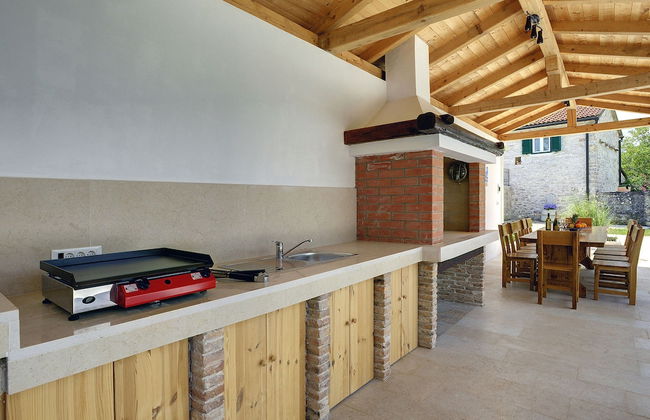 Holiday Home in Rojnici With Private Pool - Foto 26
