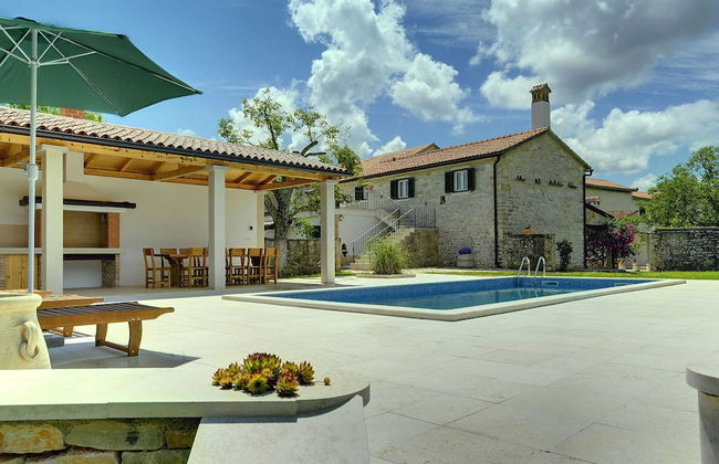 Holiday Home in Rojnici With Private Pool - Foto 32