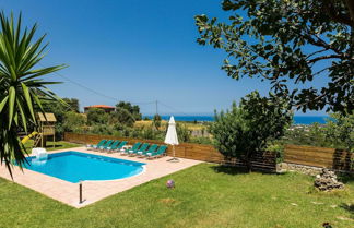 Foto 1 - Secluded Villa w Private Pool, Children Play Area, Pool Table, BBQ & Sea Views