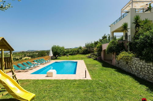 Foto 22 - Secluded Villa w Private Pool, Children Play Area, Pool Table, BBQ & Sea Views