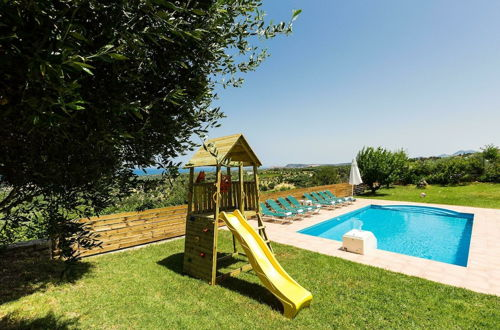 Foto 23 - Secluded Villa w Private Pool, Children Play Area, Pool Table, BBQ & Sea Views