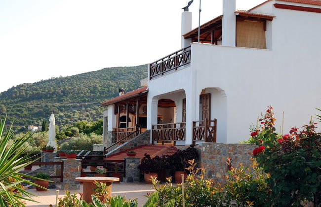 Villa Elena - Photo 1