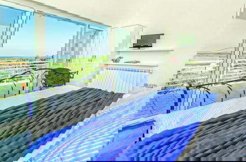 Foto 2 - Spacious Detached Villa with Pool near Pula with sea View