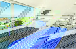 Foto 2 - Spacious Detached Villa with Pool near Pula with sea View