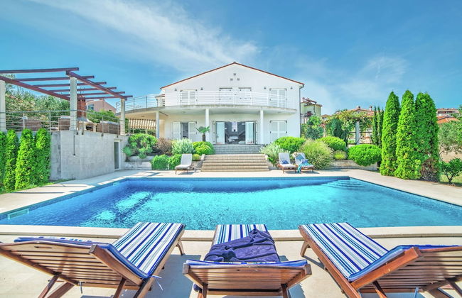 Spacious Detached Villa with Pool near Pula with sea View - Foto 21