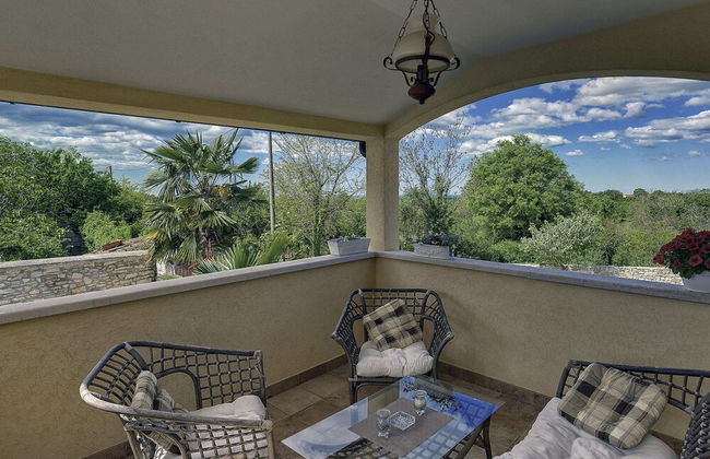 Well Maintained Holiday Home With Private Heated Pool Near the Beach - Foto 15