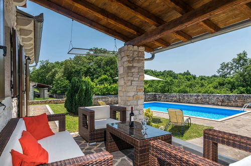 Photo 15 - Elegant Villa in Istria With Outdoor Pool