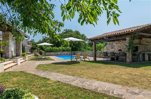 Foto 13 - Elegant Villa in Istria With Outdoor Pool