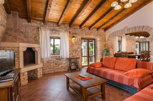 Foto 9 - Elegant Villa in Istria With Outdoor Pool