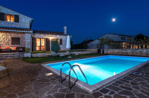 Photo 18 - Elegant Villa in Istria With Outdoor Pool