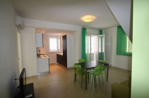 Foto 1 - Apartment 20 Meters From The Sea 7 Beds With Small Sea View