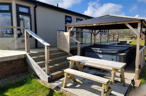 Photo 32 - Remarkable 2-bed Luxury Lodge in Routh With Hottub