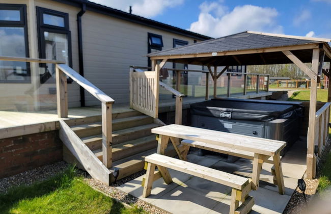 Luxury 2-bed Lodge in Routh, Hottub & Pet Friendly - Foto 31
