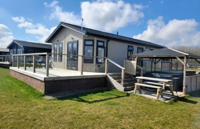 Luxury 2-bed Lodge in Routh, Hottub & Pet Friendly - Foto 34