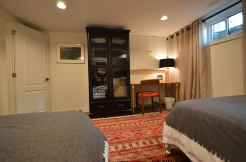 Photo 10 - Beautiful 4BR Downtown House, Sleeps 10