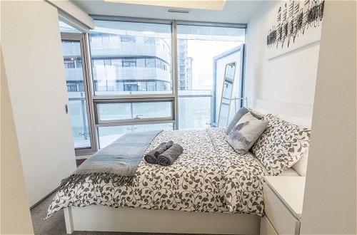 Photo 5 - AOC Suites 2 Bedroom Condo, City CN Tower View