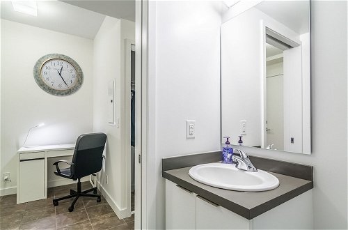 Foto 32 - AOC Suites 2 Bedroom Condo, City CN Tower View