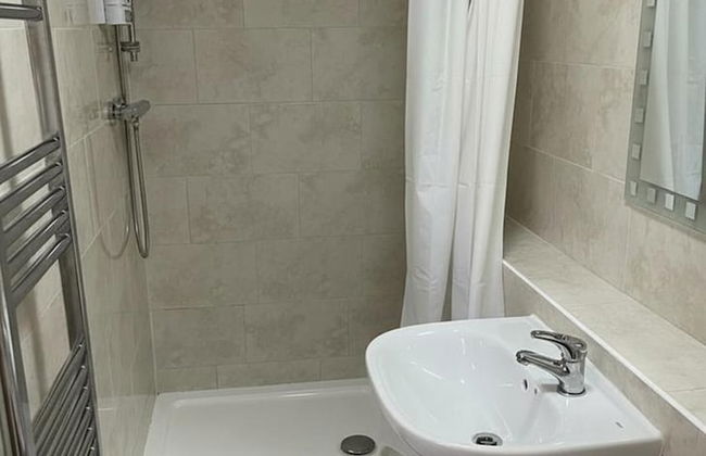 Charming Chalet - Sleep 3/4 & Free Parking - Photo 7