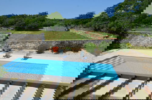 Foto 32 - Majestic Rustical Kanfanar Villa With Pool