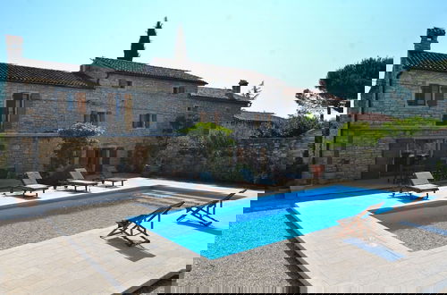 Foto 36 - Majestic Rustical Kanfanar Villa With Pool