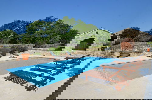 Foto 34 - Majestic Rustical Kanfanar Villa With Pool