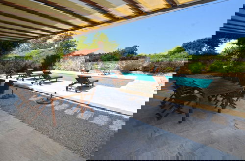 Foto 47 - Majestic Rustical Kanfanar Villa With Pool