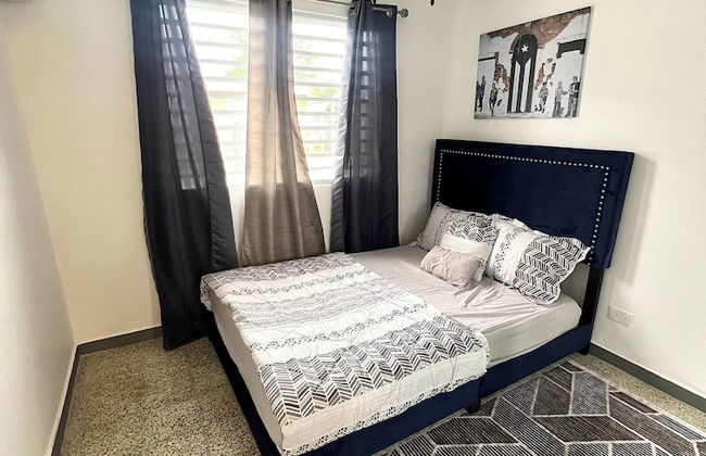 Stylish Remodeled 3BR w Yard Near Airport and Beaches - Foto 2