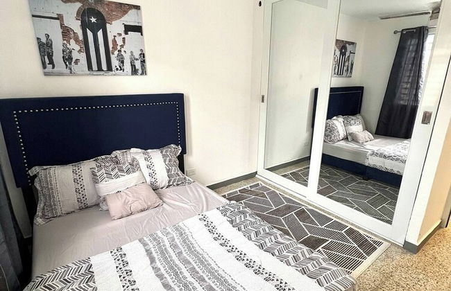 Stylish Remodeled 3BR w Yard Near Airport and Beaches - Foto 7