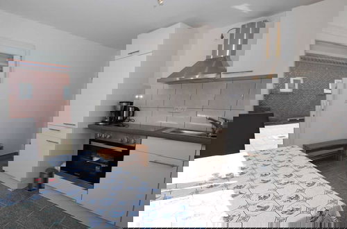 Photo 5 - Apartment With a High Chair and bed