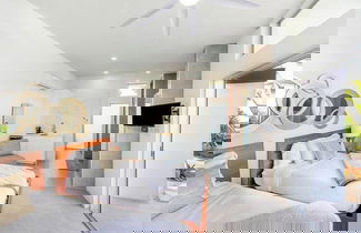 Photo 2 - New Seaside Vacation Villa With Hotel Amenities v9