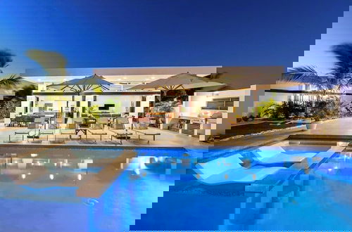 Photo 16 - New Seaside Vacation Villa With Hotel Amenities v9