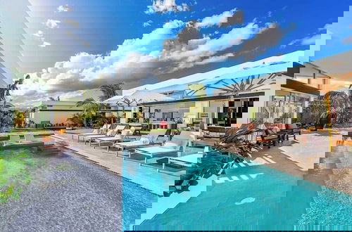 Photo 15 - New Seaside Vacation Villa With Hotel Amenities v9
