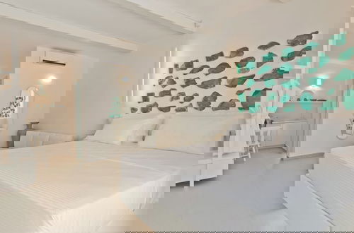 Photo 2 - Enilion Luxury Suites