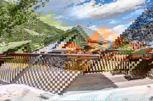Foto 11 - Modern Chalet With Whirlpool