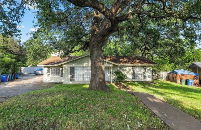 Spacious 4Bed Home in South Atx -Monthly - Photo 22