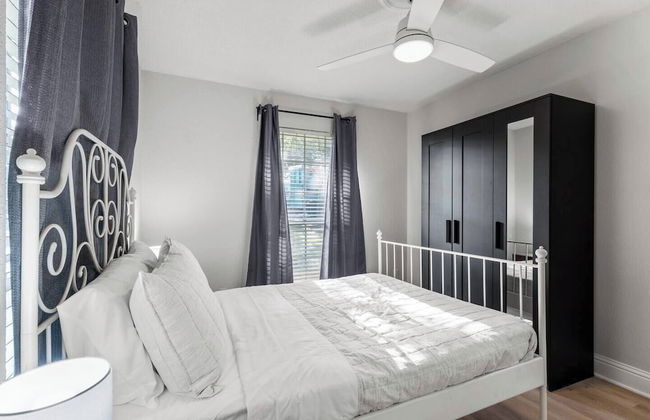 Spacious 4Bed Home in South Atx -Monthly - Photo 8