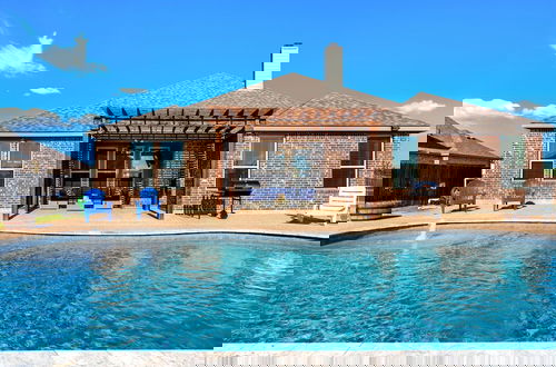 Foto 9 - The Noble House Near Magnolia with Pool