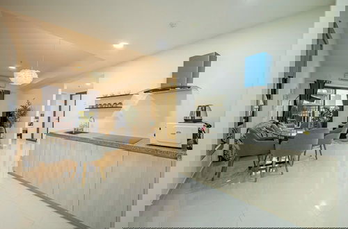 Photo 25 - SOHO Citypoint Central Suites
