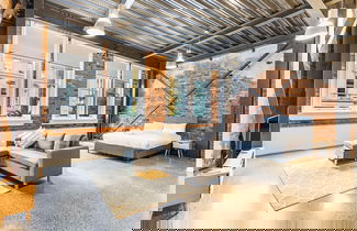 Foto 1 - Modern Studio + Prime Location!
