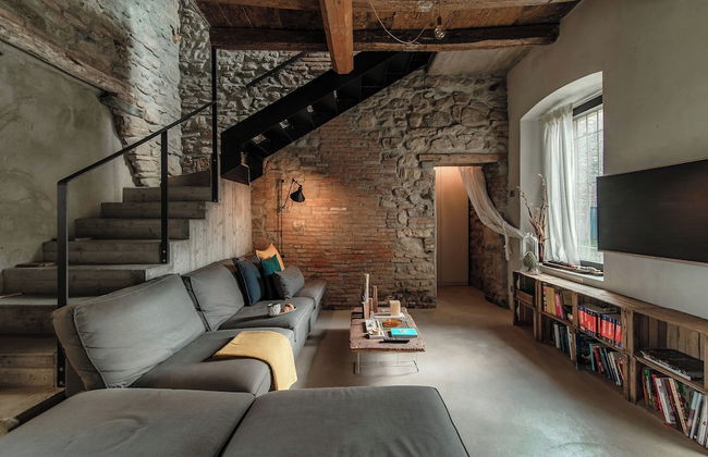 Stone House - Photo 14