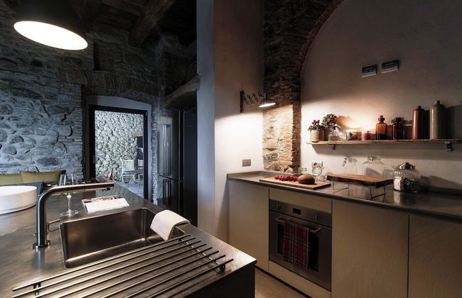 Stone House - Photo 4
