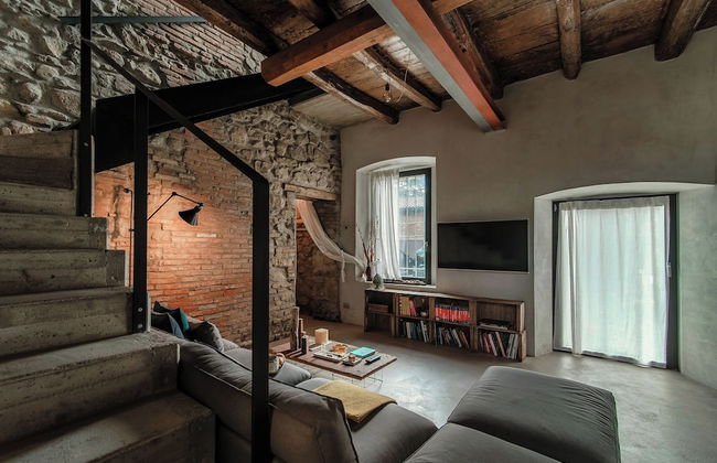 Stone House - Photo 15
