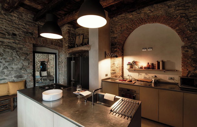 Stone House - Photo 6