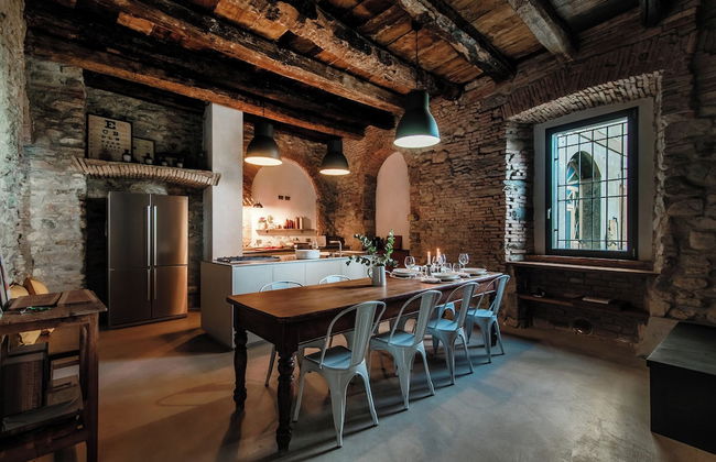 Stone House - Photo 2