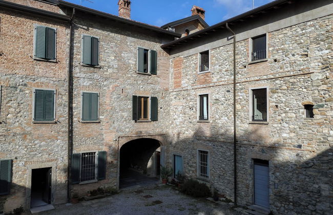 Stone House - Photo 42
