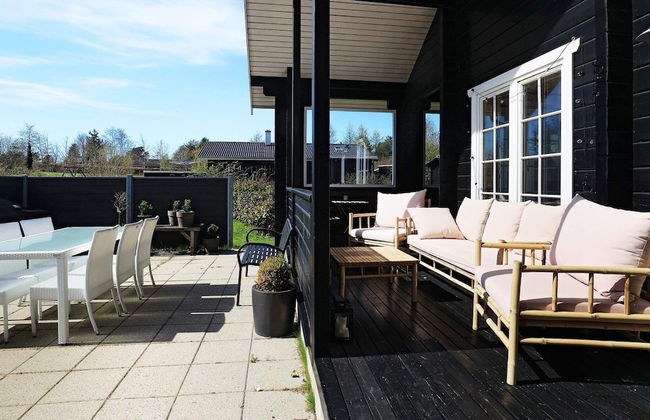 7 Person Holiday Home in Logstor - Foto 10