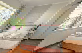 Photo 2 - Mets Suites