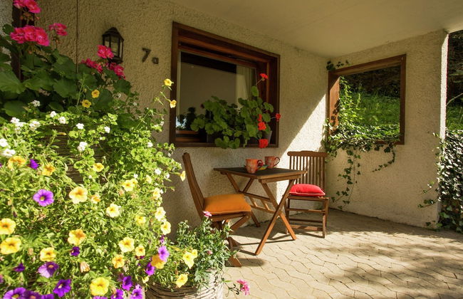 Cozy Chalet With Fireplace, Located in Wooded Area - Foto 11