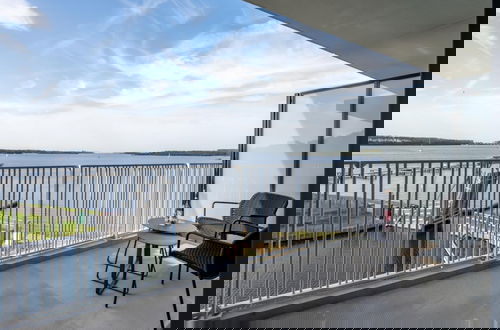 Photo 21 - Spacious Waterfront Apartment